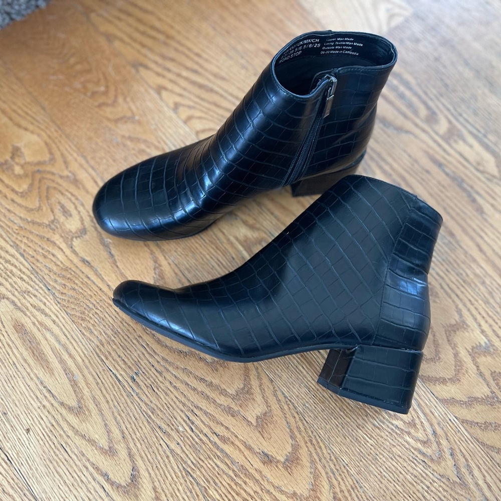 Kenneth Cole Reaction Black Block Heel Booties